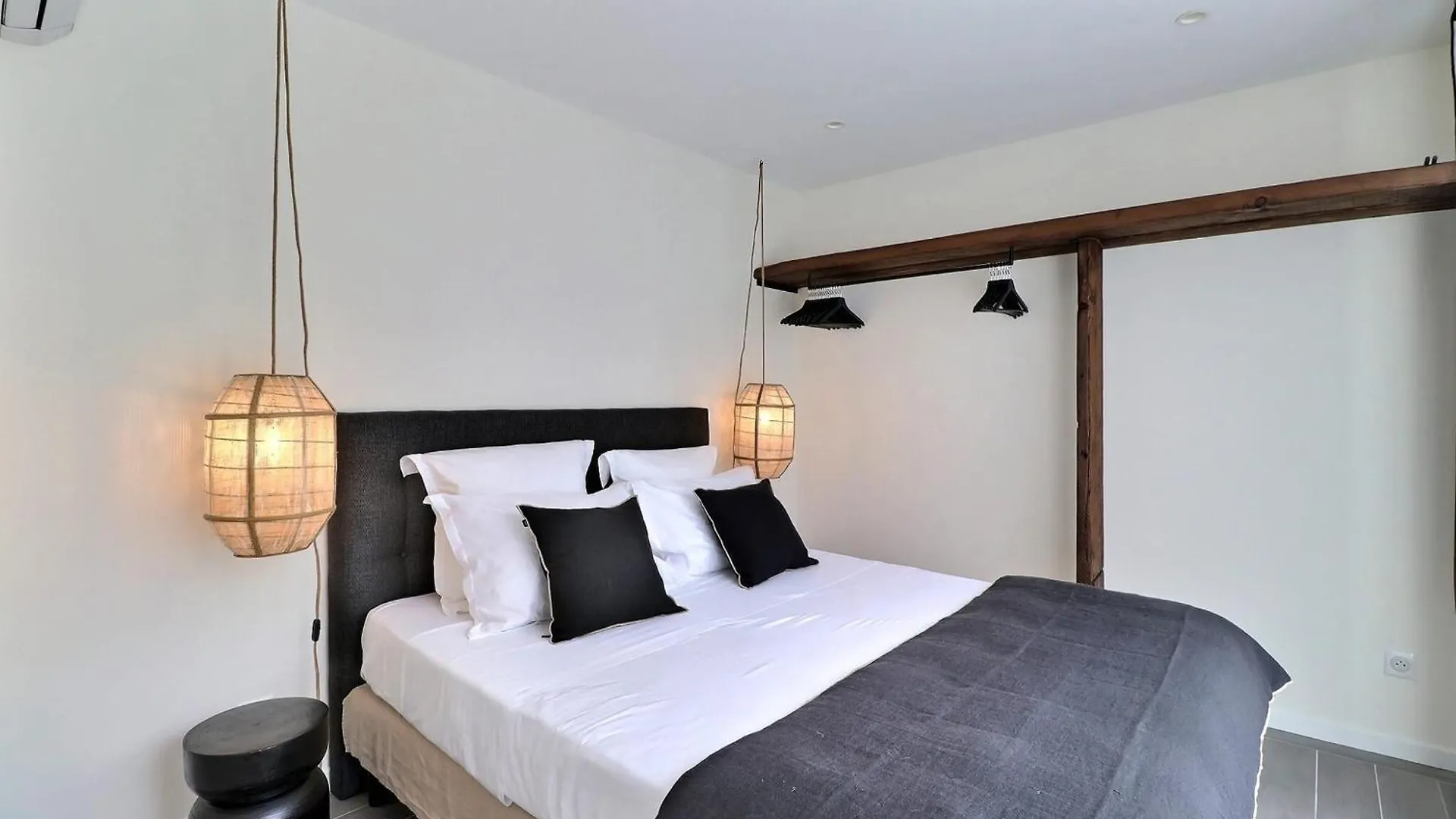Apartment La Cabane Du Cap - 3 Stars - Parking - Terrace Aix-en-Provence