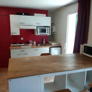 Appartement Studio En Rez-de-jardin Dans La Verdure, Aix-en-Provence