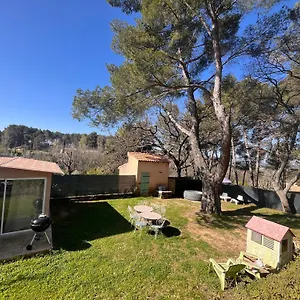 Appartement Maison Provencale Au Calme De La Campagne Avec Jacuzzi, Aix-en-Provence
