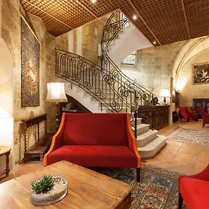 Des Augustins מלון